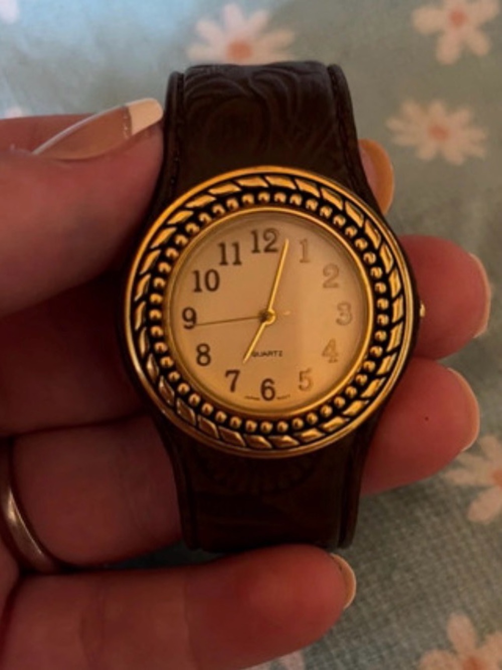 Vintage Avon F66987-1/D Quartz Cuff Watch